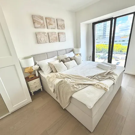 Apartment New Modern, River View Apt Near City Center