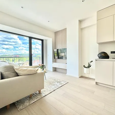New Modern, River View Apt Near City Center 布拉格
