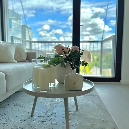 公寓 New Modern, River View Apt Near City Center